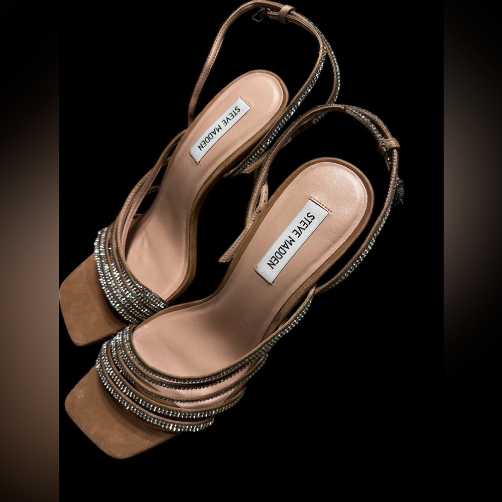 Steve Madden Heels
B7